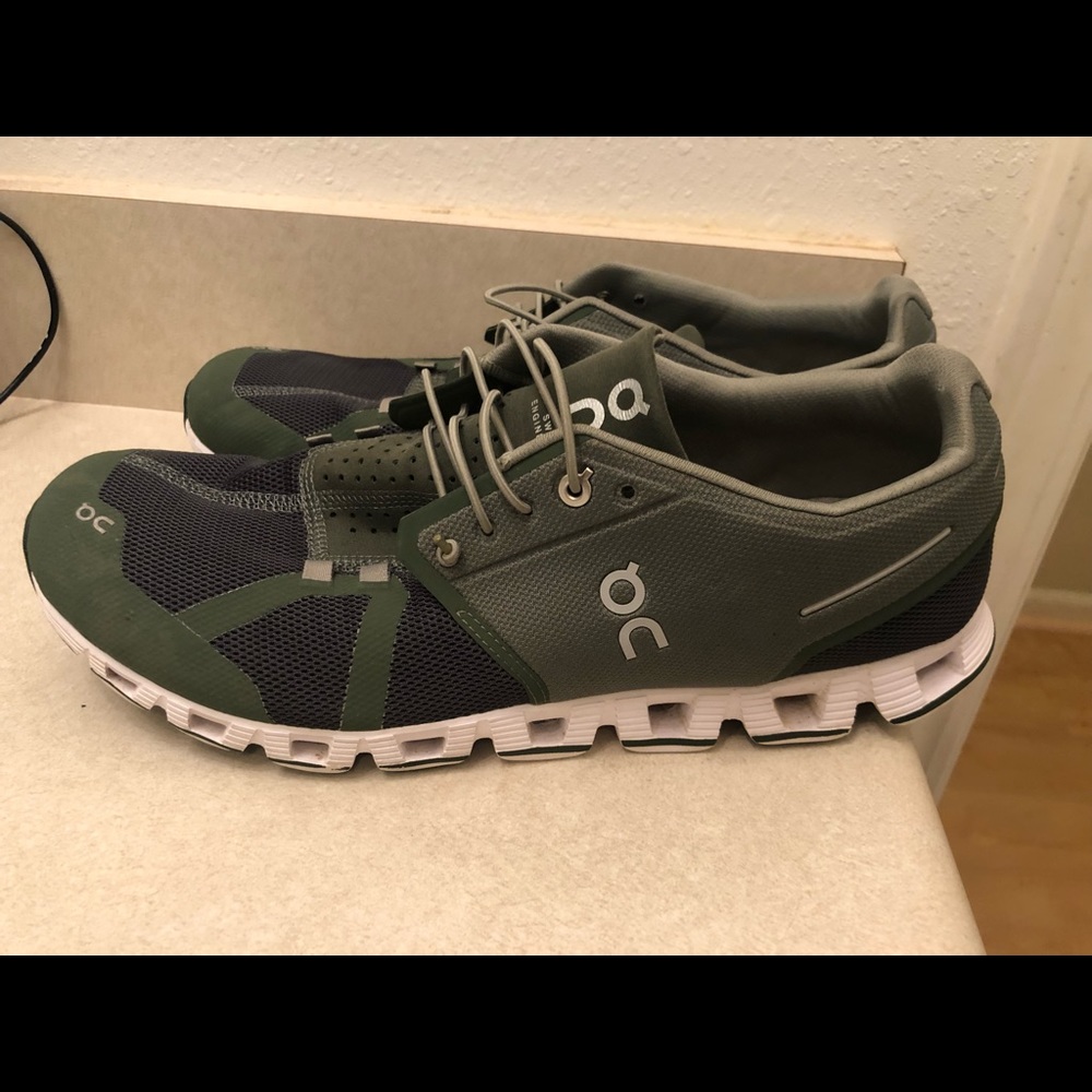 On Cloud Shoes Size 12